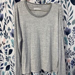 GREY AND WHITE STRIPED SWEATER / LONG SLEEVE